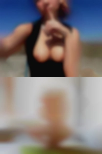 Sucking on her clit dating and pussy housewife lips.
